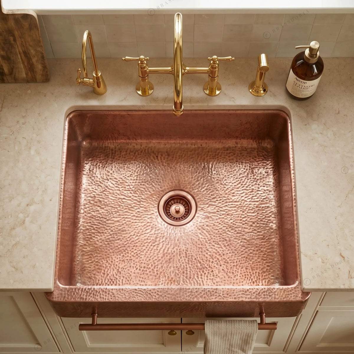 Copper Sink Hammered Front Apron With Towel Bar – Bryn - BRASSDORIA