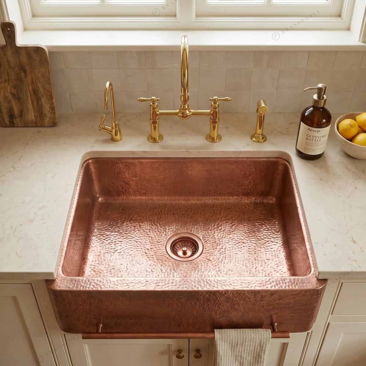 Copper Sink Hammered Front Apron With Towel Bar – Bryn - BRASSDORIA