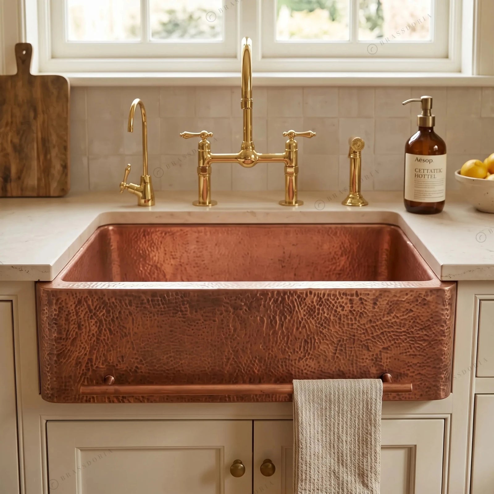 Copper Sink Hammered Front Apron With Towel Bar – Bryn - BRASSDORIA