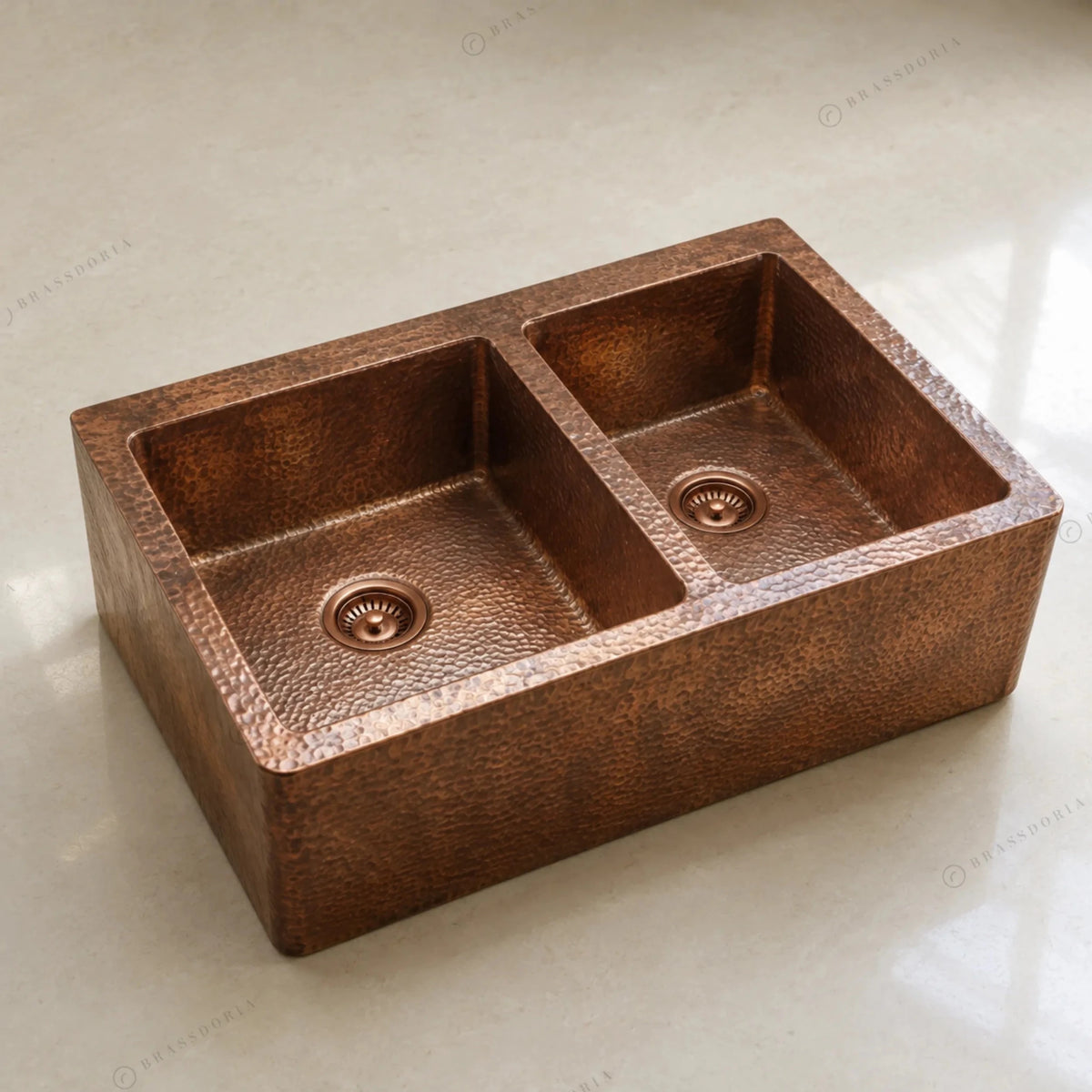 Double-Bowl Hammered Copper Farmhouse Sink – Small Bowl Right – Solara - BRASSDORIA