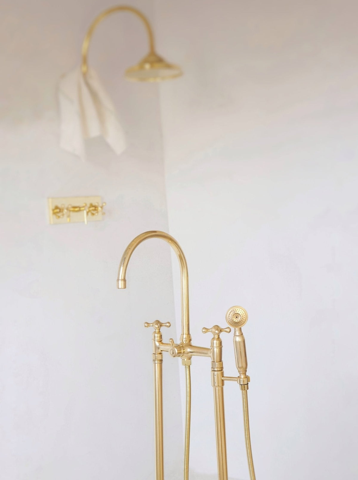 Unlacquered Brass Floor Mounted Bath Tub Filler - BRASSDORIA