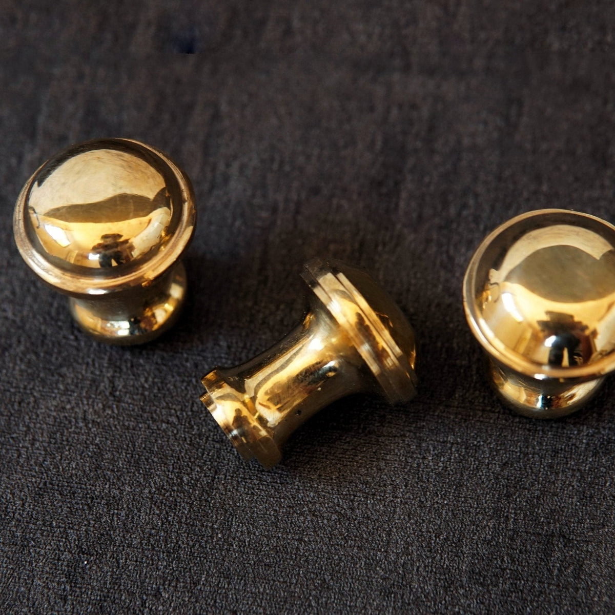 Unlacquered Brass Knobs, Antique Brass Round Knob, Vintage Cabinet Knobs - BRASSDORIA